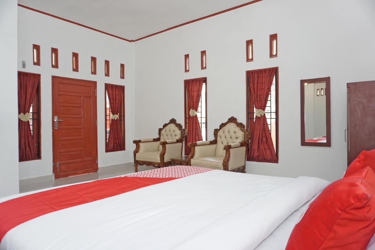Oyo 2635 Ramos Inn Sinapuran Esterno foto